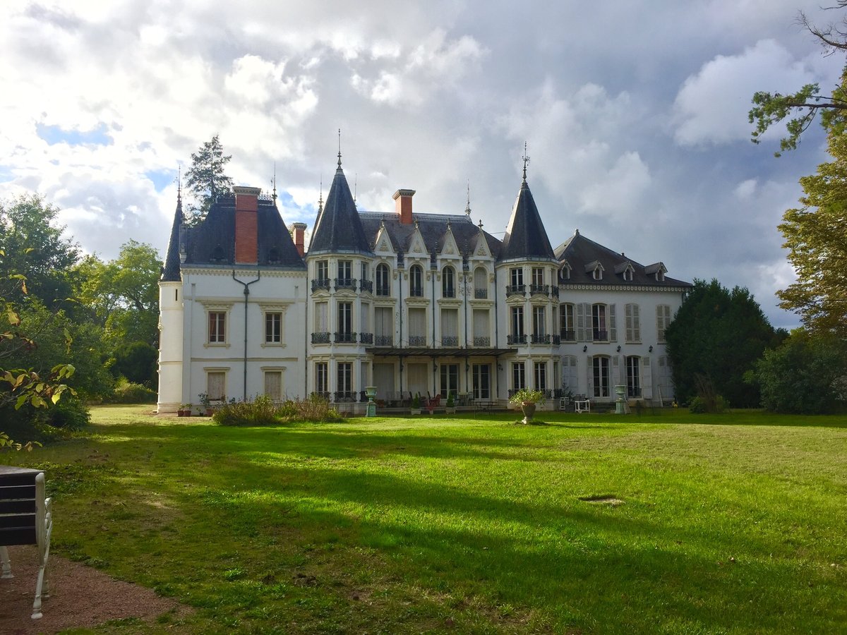 CHATEAU DE LA MOTTE - Updated 2022 Prices (Noailly, France)