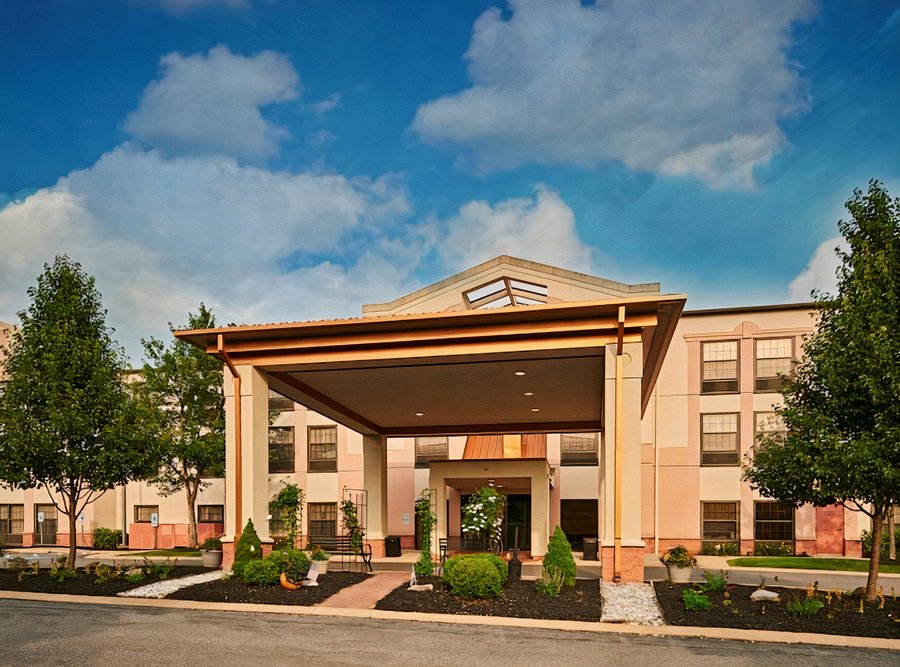 COMFORT SUITES NEAR PENN STATE  76     1  1  9    Updated 2021 Prices