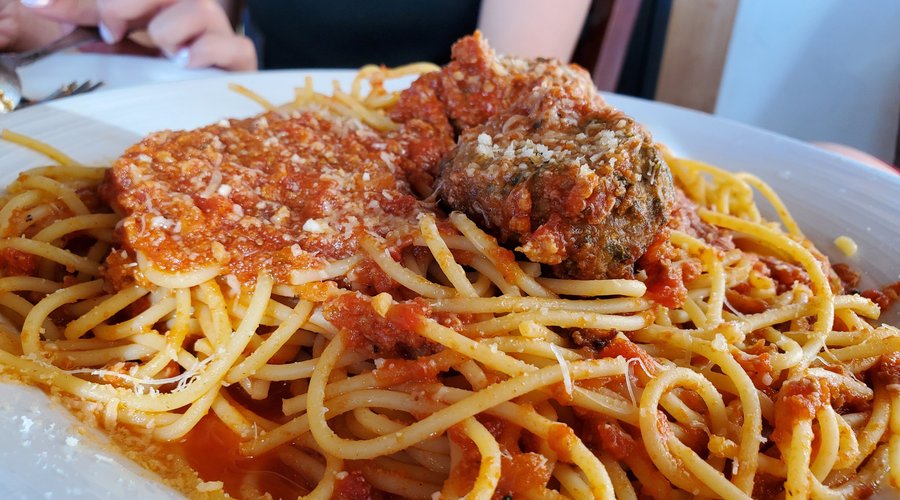 Spaghetti and meatball