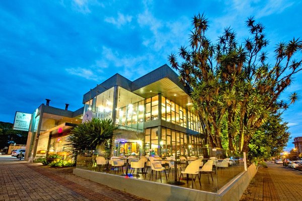 localizado de frente com praça – Foto de Bell Restaurante E Lanchonete,  Tremembé - Tripadvisor