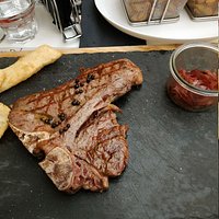 costata di manzo con cipolla rossa brasata e patate