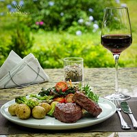 Lomito a la parrilla - garden view