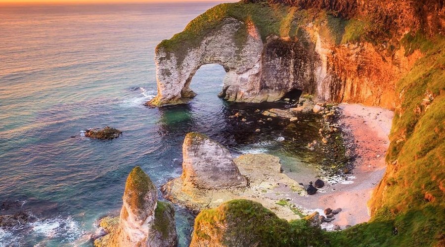 There's numerous delights to be found on the Causeway Coastal Route, one of those gems is known as The Wishing Arch... ✨ #FillYourHeartWithIreland

📍 Whiterocks, County Antrim

📸  instagram.com/breaking_light_pictures/