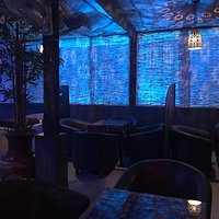 LA CAVE RESTAURANT /BAR PIZZERIA VINS&liqueurs Épicerie fine N’djamena centre-ville