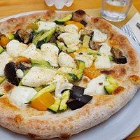 Pizza Bianca with vegetables