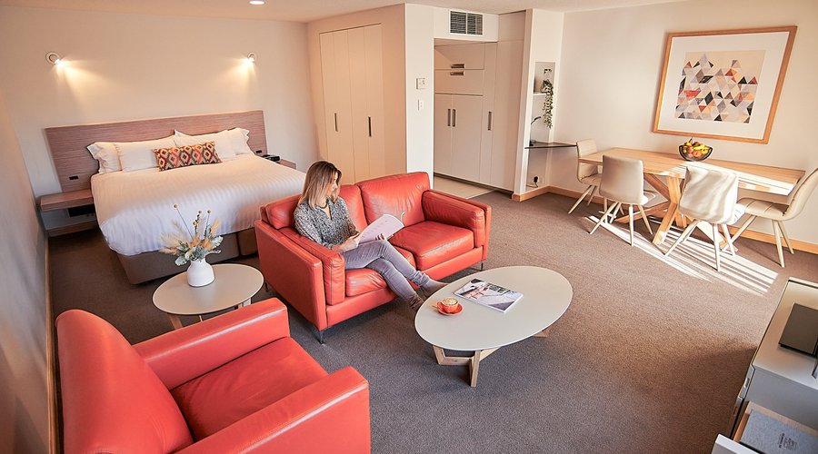 Our King Suite offers a luxurious king size bed adjacent to the open plan living and dining area with Tasmanian leather furnishings, fully self-contained kitchen and modern bathroom with shower over bath, 46″ flat screen TV, air conditioning, personal safe, Foxtel with 15 channels, opening windows and Wi-Fi
