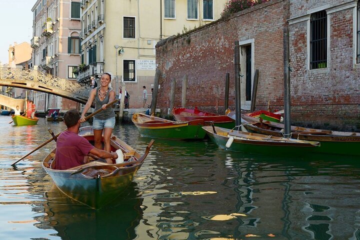 On　イタリア　Tripadvisor　ベネチア,　ヴェネツィアの運河をrowぐことを学ぶ、提供元：Venice　Board
