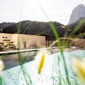 Schwimbad 4 Sterne Hotel in den Dolomiten