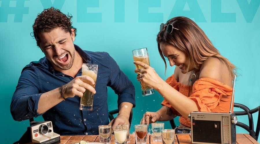 ¡Tragos Dobles Todo el Día, Todo los Días! 