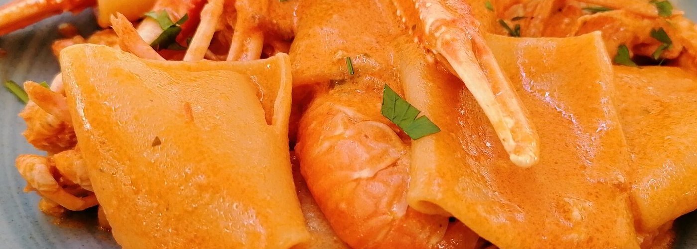 Pranzo di lavoro. Pausa deliziosa e consigliata! Servizio cordiale, ottime le pietanze a base di pesce, perfetta l'esecuzione. Pasta agli scampi, fritto misto e cassata alla siracusana... Tutto buonissimo! Ci ritorneremo sicuramente e lo consigliamo vivamente 👏👏👏👏