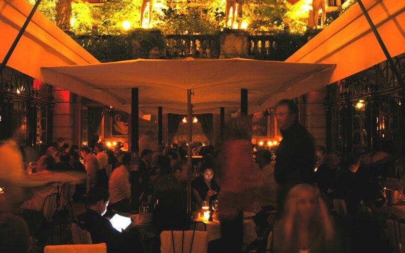 Costes image 2 - Full view