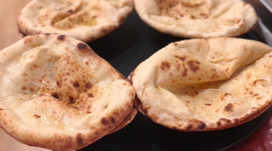 Namaste India vous présente ses Naan au fromage comme nul part ailleurs 