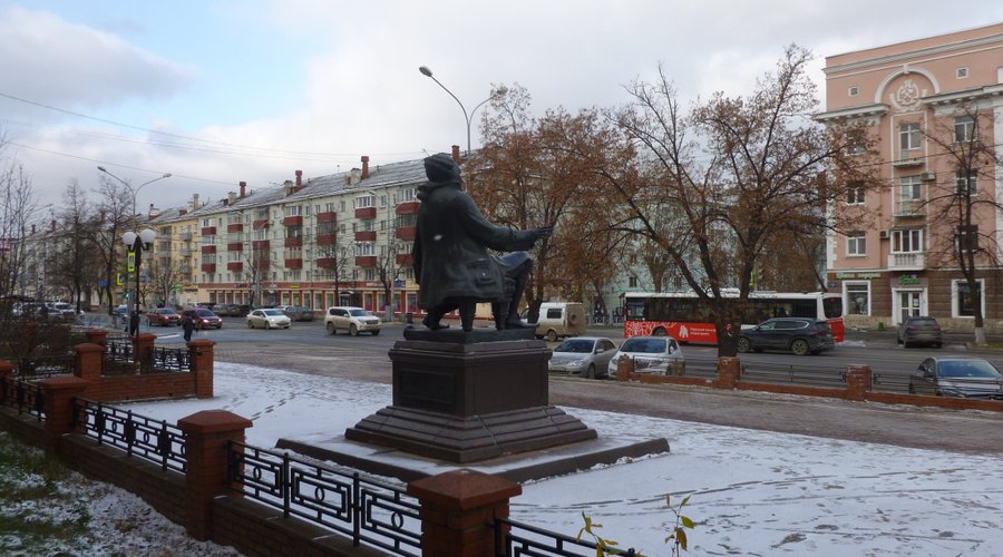 Иван Христофорович смотрит на первый пермский снег