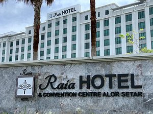 Raia Hotel & Convention Centre Alor Setar in Alor Setar, image may contain: Hotel, City, Resort, Office Building