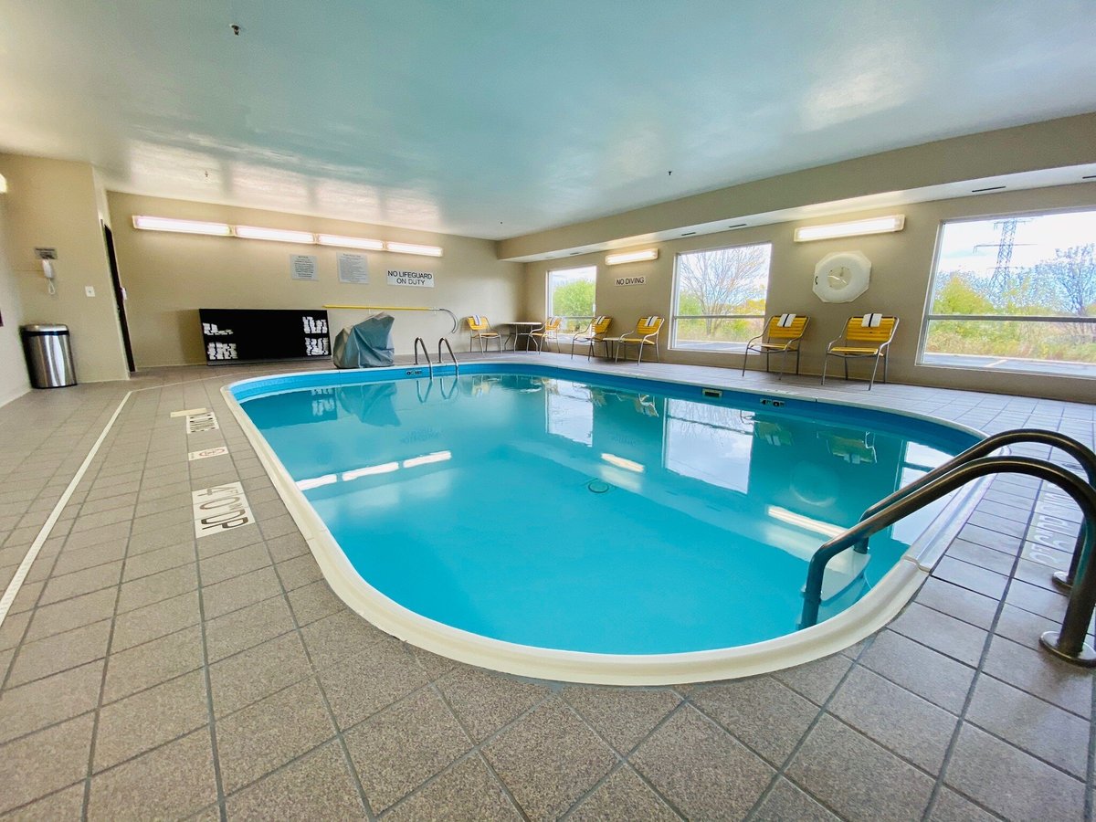 Wingate by Wyndham Gurnee Pool: Pictures & Reviews - Tripadvisor