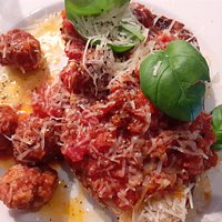 My Meatballs were fabulous! Quite firm with, I would say, a beef / pork meat combination, plenty of herb tastes, in a rich fresh tomato sauce that soaked into the sourdough. The basil tasted so amazingly aromatic; a balance of sweet and savoury, with hints of mint, anise and pepper. The Pinot Grigio was perfect with this dish: also being Italian it complimented Italian cuisine at is best. Bella, Bella!!