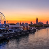 Europa Rad Köln l Erlebt den wahrscheinlich schönsten Sonnenuntergang der Stadt über den Dächern Kölns.