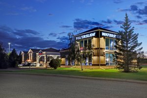 SureStay Plus By Best Western Drumheller in Drumheller, image may contain: Hotel, Neighborhood, Grass, City