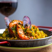 Nossa Paella possui um preparo especial trazido diretamente da Espanha, sabores e texturas únicas.