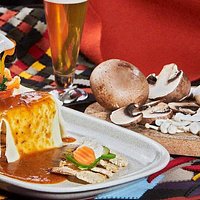 VOUGUINHA, francesinha 100% local com pão de forma fabricado em Ul, cogumelos e alheira dos mesmos de Albergaria e queijo de Selores, Ossela...
