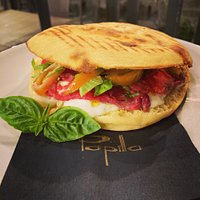 Puccia con manzo marinato