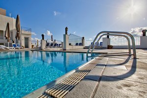 Pool & Beach