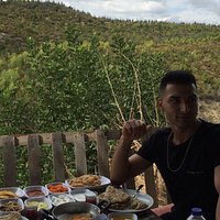 Harika biryer kesinlikle herkese tavsiye ederim orda çalışan garson olsun ve diğerleri hepsi kibar güleryüzlü insanlar güzel bir deneyim di birdahaki sefere görüşmek üzere doğa kır kahvaltısı