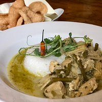 Thai Green Chicken Curry with Jasmin rice & Shrimp Crackers