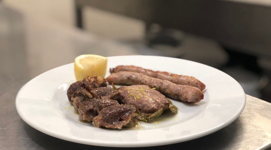 Per stare fra amici bastano du caddozzi i satizza, na puppetta e 4 bracioli!