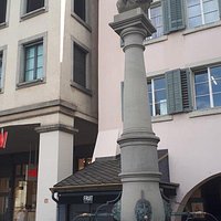 Fontána Fischmarkt-, Samsonbrunnen
