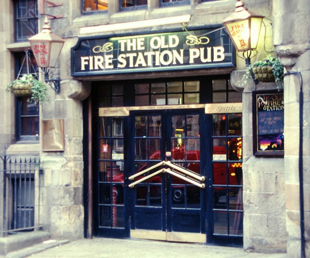 Station pub. Эдинбургский паб. Caledonian Hotel Edinburgh. Waldorf Astoria Edinburgh.