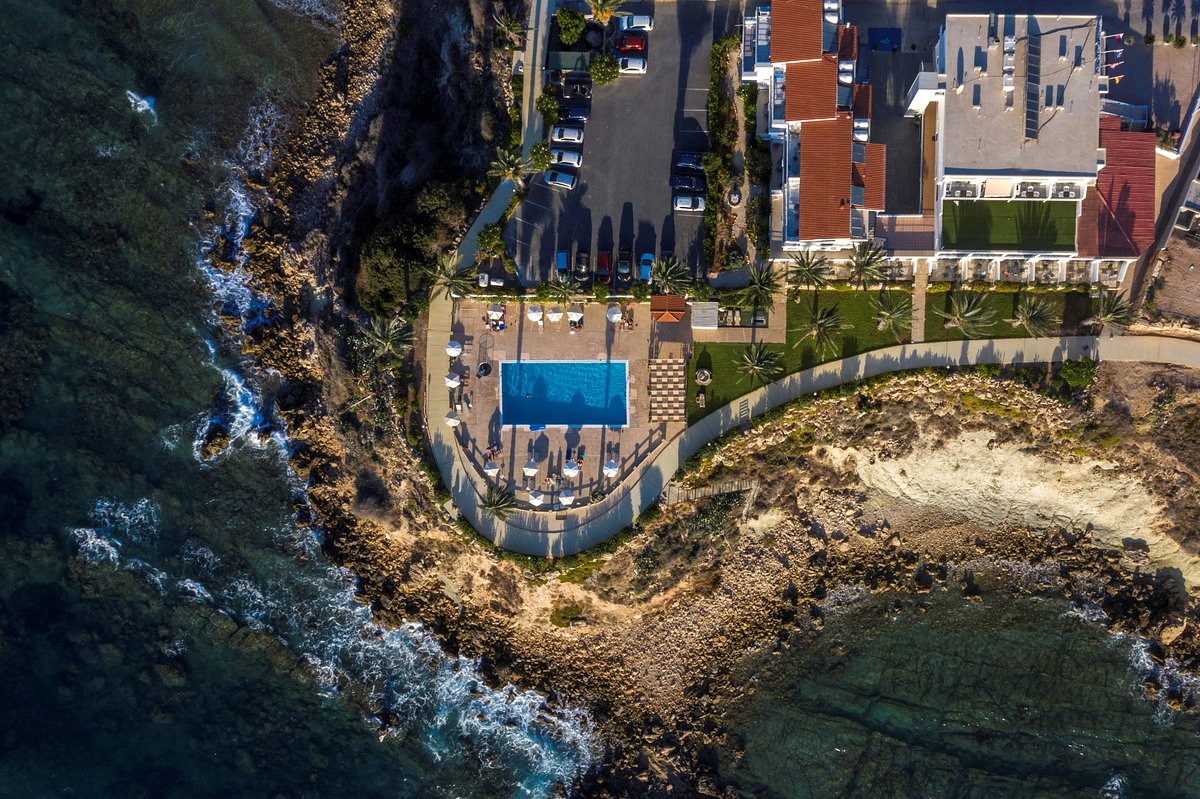 Vrachia Beach Hotel &amp; Suites, hotel in Paphos