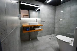 Winsor Park Motor Inn in Albury, image may contain: Indoors, Sink, Sink Faucet