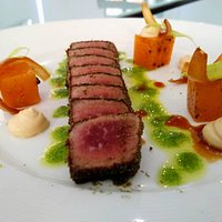 Tataki de Presa Ibérica de Bellota con Lechuga de Mar y Escabeche de Calabaza. 11/20