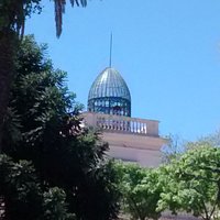 Mirador Comastri: En la manzana comprendida por las calles Loyola, Fitz Roy, Bonpland y Aguirre, en el lìmite de los porteños barrios de Chacarita y Villa Crespo, donde hoy funciona la Escuela Tècnica Ingeniero Enrique Hermitte, Ciudad de Buenos Aires- Argentina 2020.