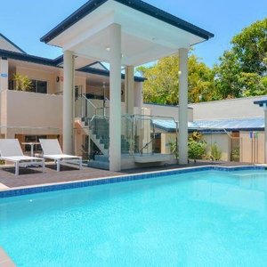 The stunning pool.