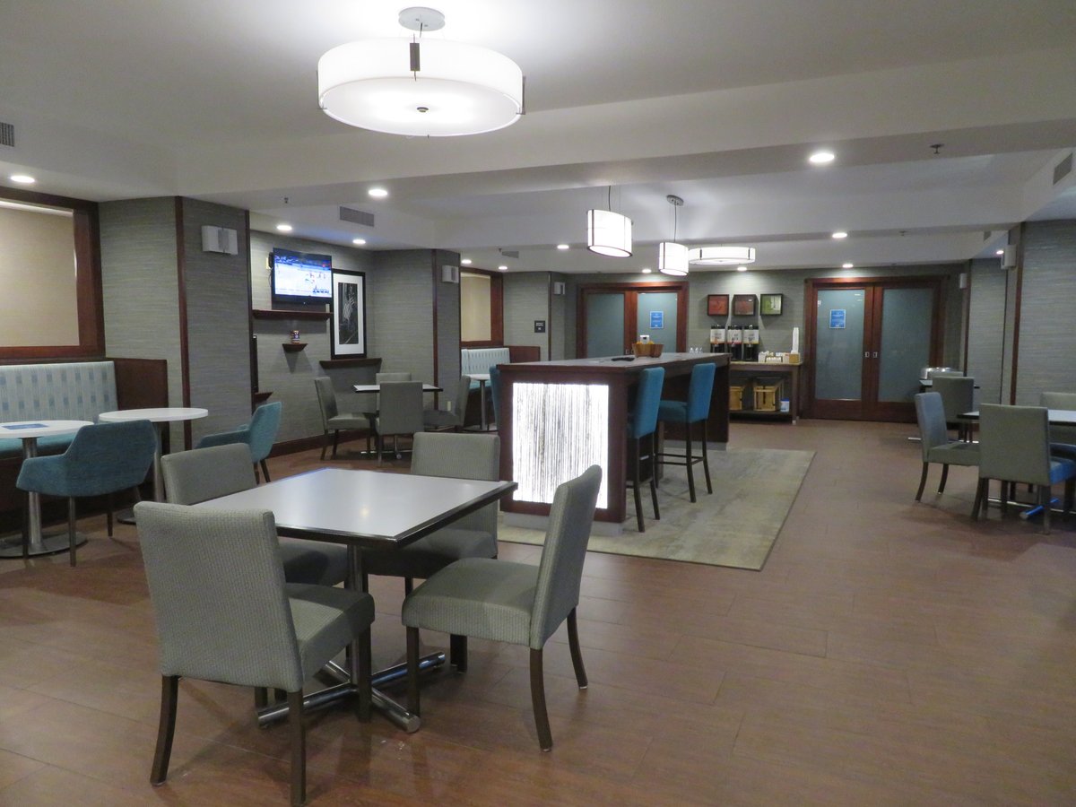 Hampton Inn Bismarck - UPDATED 2022 Prices, Reviews & Photos (ND ...