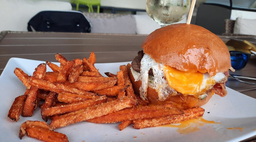 Burger with sweet potato and egg