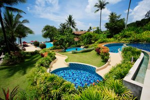 Pool & Beach