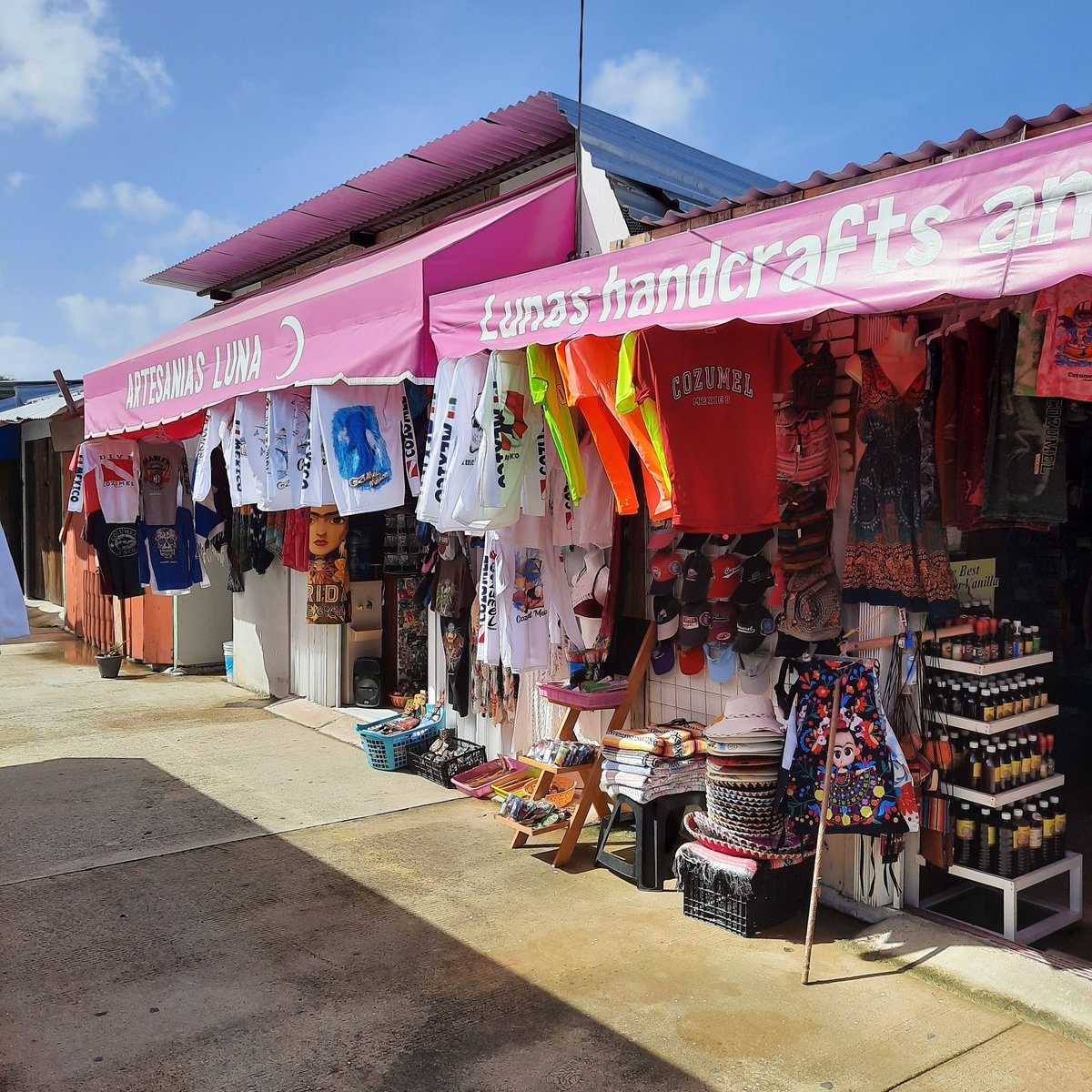 Artesanìas Luna (San Miguel de Cozumel, Mexico): Hours, Address ...