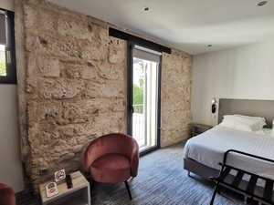 Room & Suite