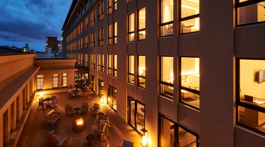 Lounge & Patio