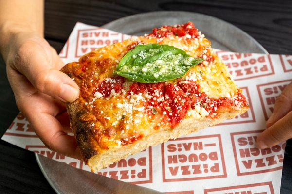 Cách Làm Bột Pizza Với Các Thiết Bị Hỗ Trợ