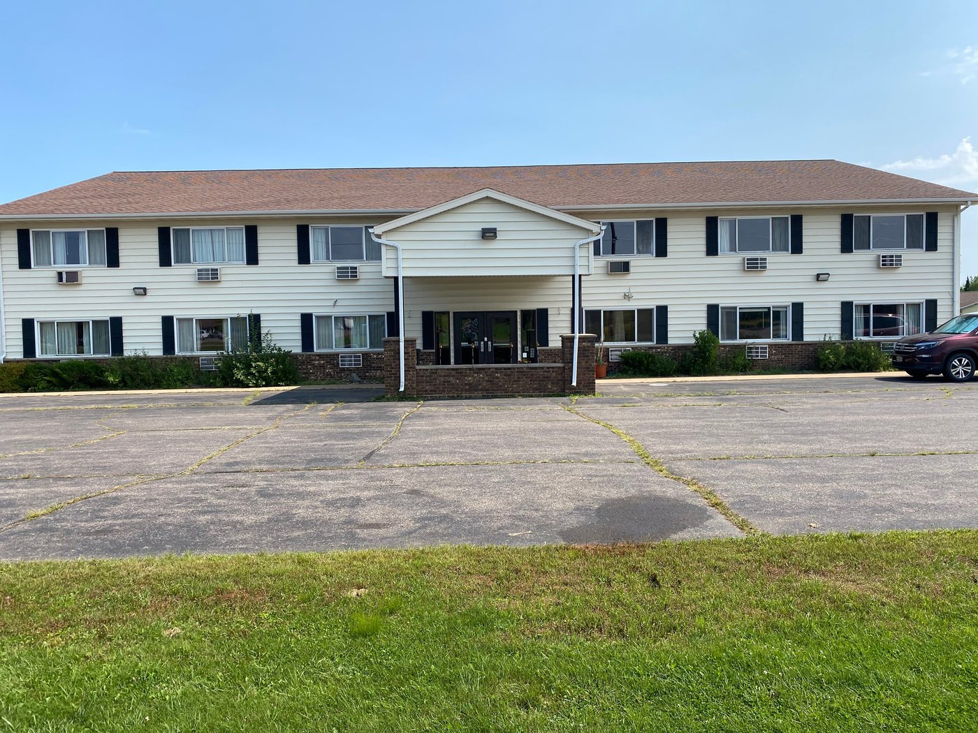 AMERIVU INN AND SUITES PRENTICE Updated 2024 Prices & Hotel Reviews