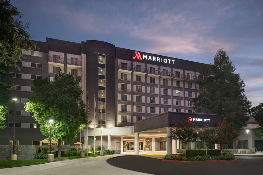 VISALIA MARRIOTT AT THE CONVENTION CENTER $131 ($̶1̶4̶0̶) Updated