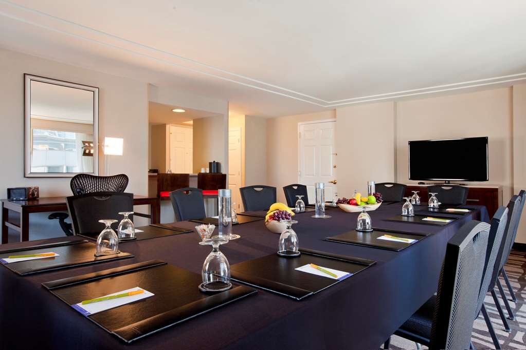 Hotel photo 34 of Hilton Garden Inn Chicago Downtown/Magnificent Mile.