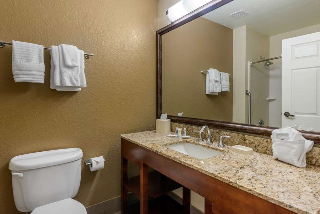 COMFORT SUITES THE VILLAGES Prezzi E Recensioni 2024   Bathroom In Suite 