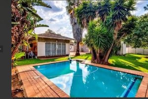 Pool & Beach