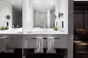 Room & Suite