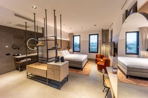 Room & Suite